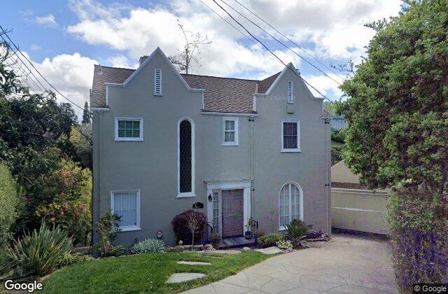 4 BOWLES PL